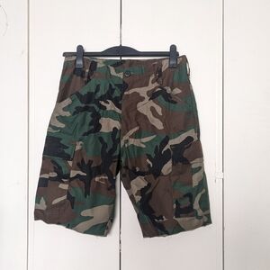Urban Outfitters Urban Renewal Remade Camo Cut-Off Short Women's Size S